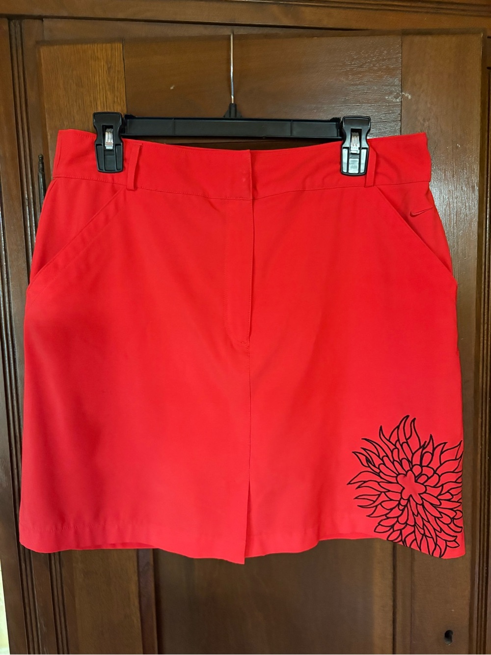 Nike Golf Dri-FIT UV Skort Women’s 10 Red Coral Floral Embroidered Athletic Golf